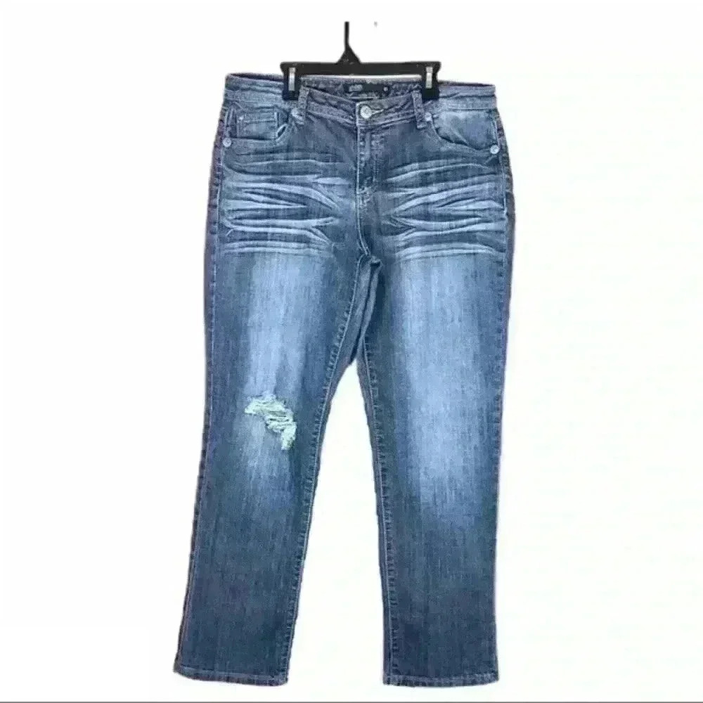 Women’s distressed jeans size  10 excellent C